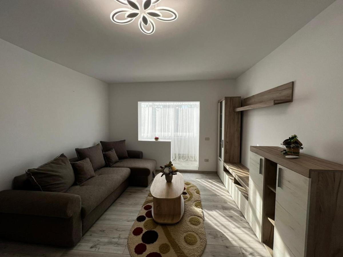 Cozy Urban Accommodation In Beautiful Suceava Luaran gambar